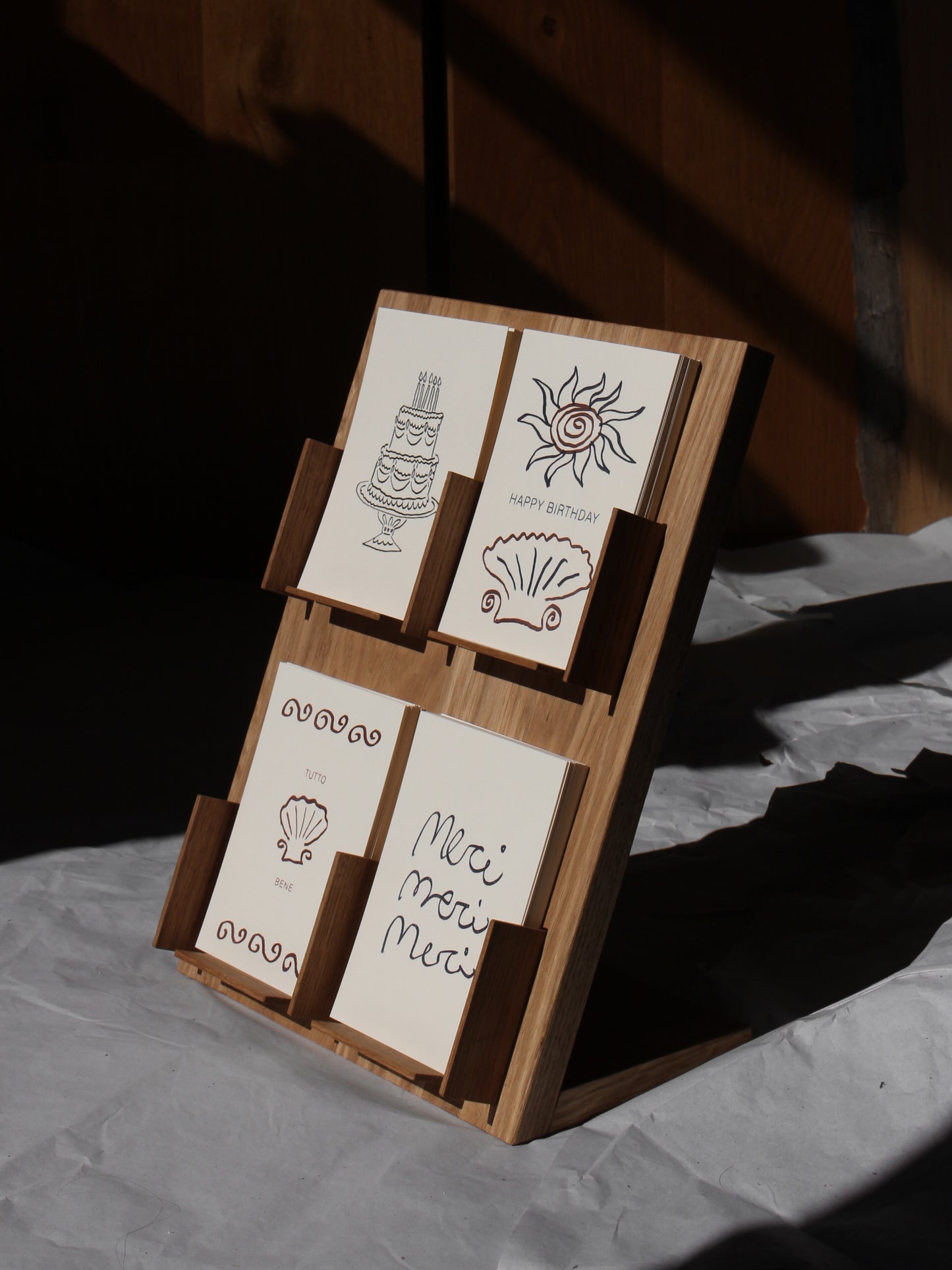 Solid wood card stand for DIN A6 postcards